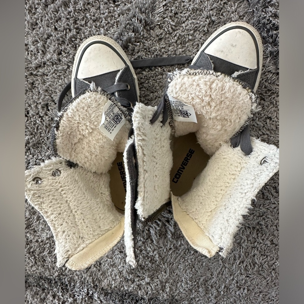 Converse All Star Chuck Taylor Suede Hightop Shearling Lined Sneaker. Size 7 - Picture 3 of 6